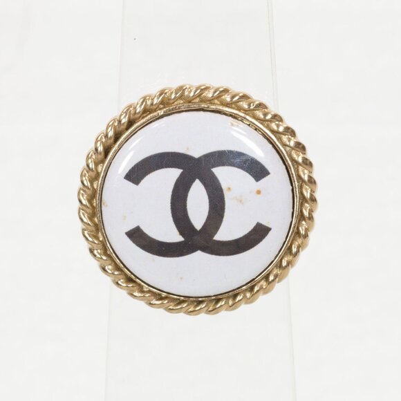 CHANEL WHITE WITH ROPE EDGE BLACK CC BUTTON BROOCHE 2008 COLLECTION - Picture 1 of 8